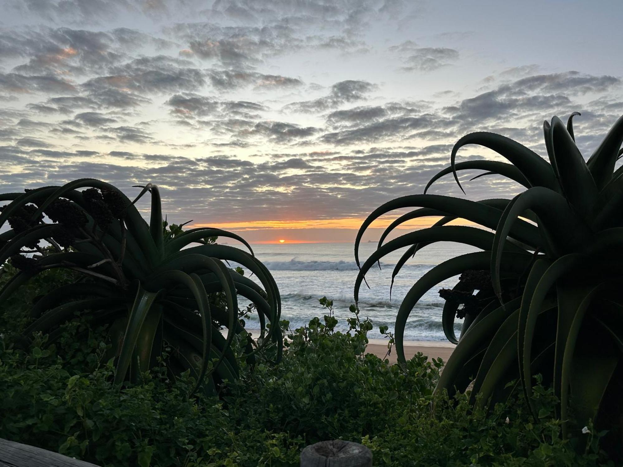 Umdloti Holiday Resort Apartment 514 - Amazing Breaker & Ocean Views Exterior photo